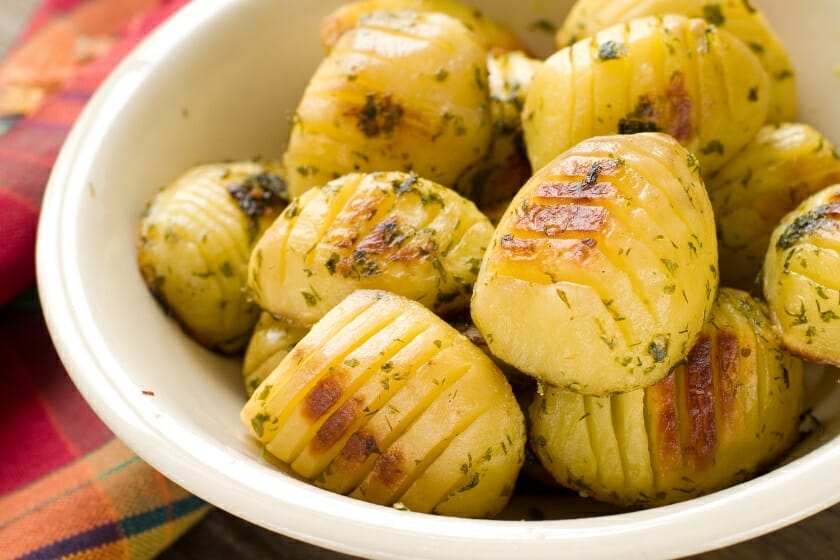What to Serve with Baked Potatoes: 10 Delicious and Easy Side Dish Ideas!